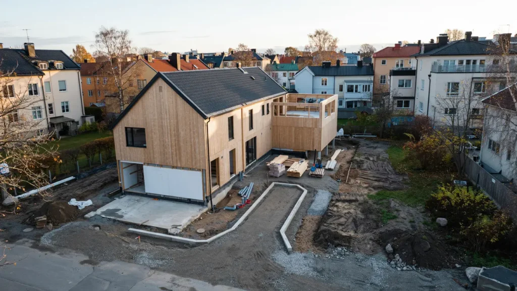 tillbyggnad av hus med rivning och markarbete i sofo